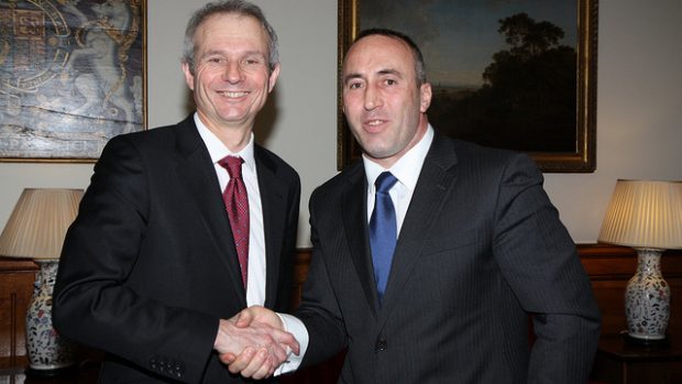 Ramuš Haradinaj, na fotce vpravo