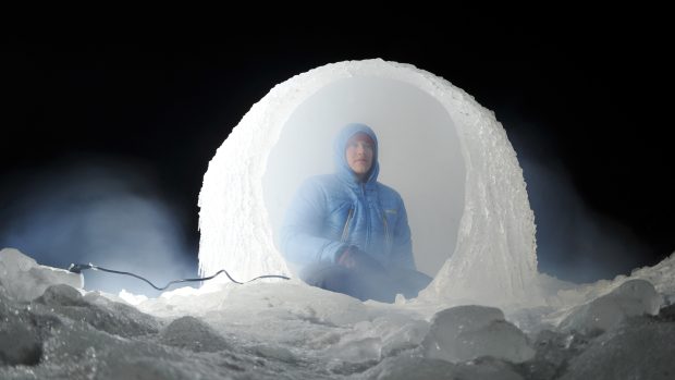 Obří ledová koule. Její &quot;menší&quot; verzi liberečtí architekti z ateliéru Mjölk postavili o jedné z minulých zim na liberecké přehradě