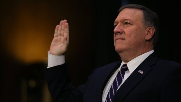 Budoucí šéf CIA Mike Pompeo při slyšení v Senátu amerického Kongresu