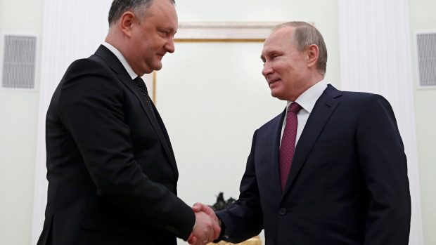 Moldavský prezident Igor Dodon při setkání s Vladimirem Putinem