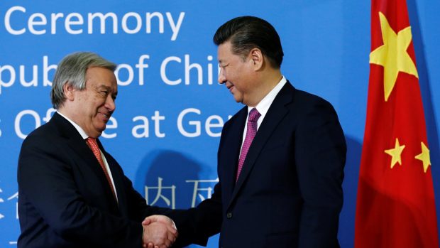 Generální tajemník OSN António Guterrés a čínský prezident Si Ťin-pching