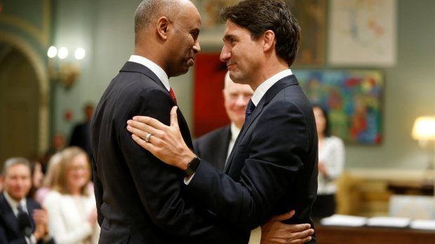 Nový kanadský ministr Ahmed Hussen a premiér Justin Trudeau