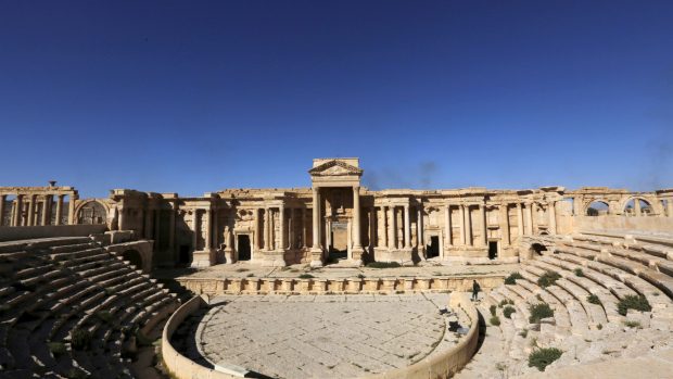 Pohled na amfiteátr v syrském městě Palmýra