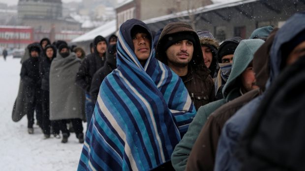 Mráz a sníh trápí uprchlíky v Srbsku