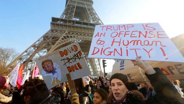 Ženy po celém světě pochodovaly za svá práva - Paříž