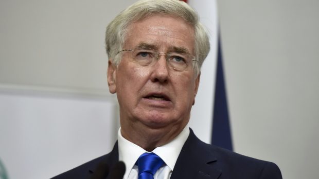 Britský ministr obrany sir Michael Fallon