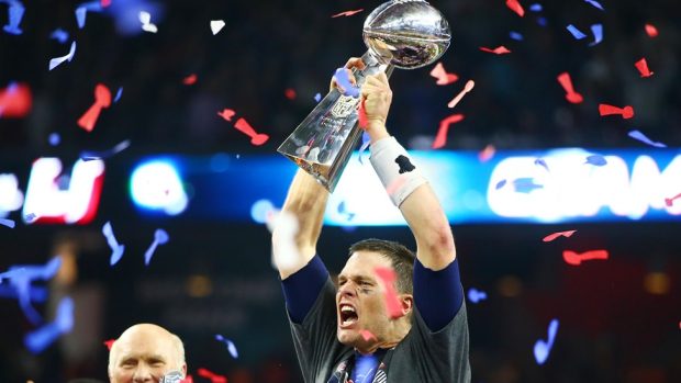 Quaterback Tom Brady vloni slavil svou pátou trofej
