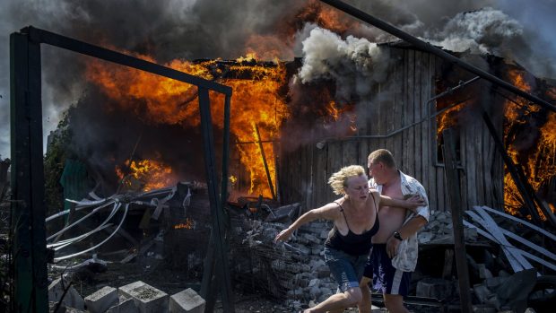 Černé dny Ukrajiny, tak nazval svou sérii fotek fotograf Valery Melnikov. Zobrazuje válku na východě země a život civilistů v ní.