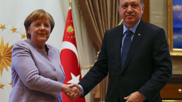 Německá kancléřka Angela Merkelová s tureckým prezidentem Recepem Tayyipem Erdoganem.