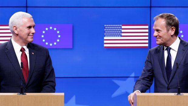 Americký viceprezident Mike Pence a předseda Evropské rady Donald Tusk