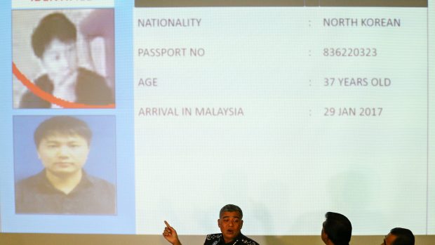 Malajský šéf policie představuje muže podezřelé ze smrti Kim Čong-nama