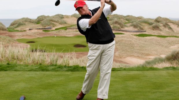 Prezident USA Donald Trump na golfu