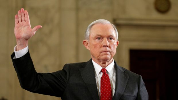 Americký senátor Jeff Sessions vypovídal před Senátním výborem, který ho zvolil ministrem spravedlnosti