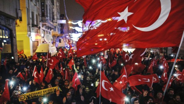 Turecký prezident Erdogan a jeho stoupenci se ve státech Evropské unie dovolávají svobody slova