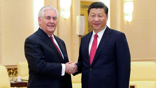 Americký ministr zahraničí Rex Tillerson (vlevo) a čínský prezident Si Ťin-Pching