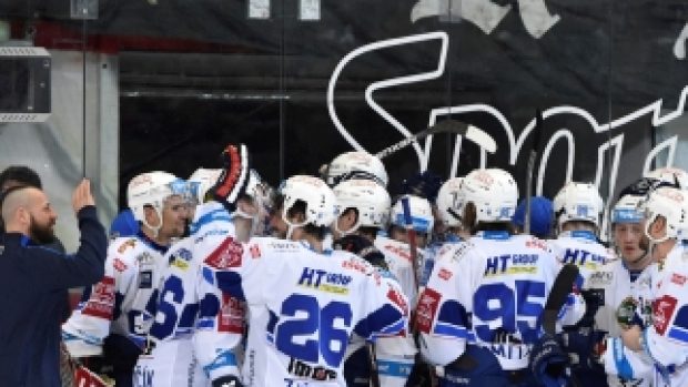 Radost hokejistů Komety Brno z postupu do semifinále