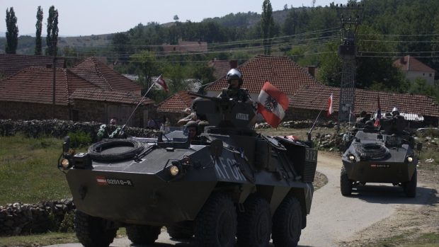 Obrněný transportér Pandur rakouské armády při mírové misi KFOR
