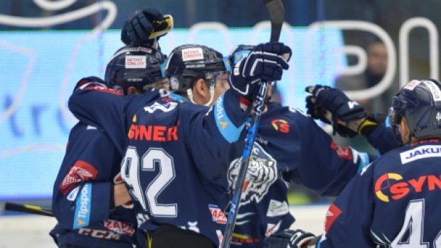 Hokejisté Liberce se radují ze třetího vítězství v sérii