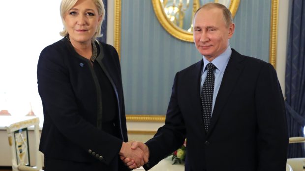 Francouzská prezidentská kandidátka Marine Le Penová a ruský prezident Vladimir Putin