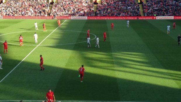 Exhibiční utkání se odehrálo na vyprodaném stadionu Anfield Road