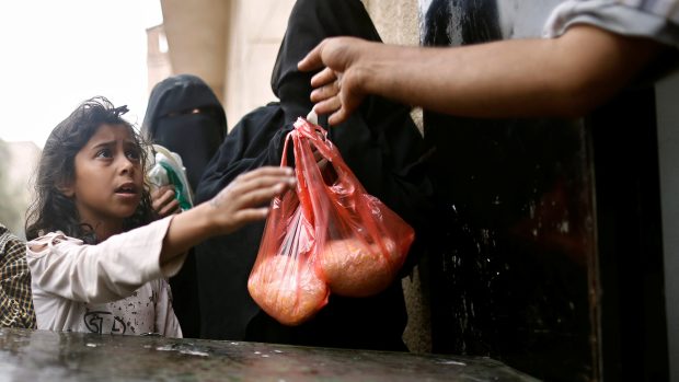Téměř půl milionu dětí v Jemenu hrozí smrt, varuje UNICEF
