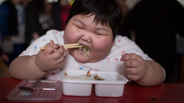 Mladou Číňanku čeká odtučňovací kůra. V sedmi letech Xiao Yun váží 74 kilo