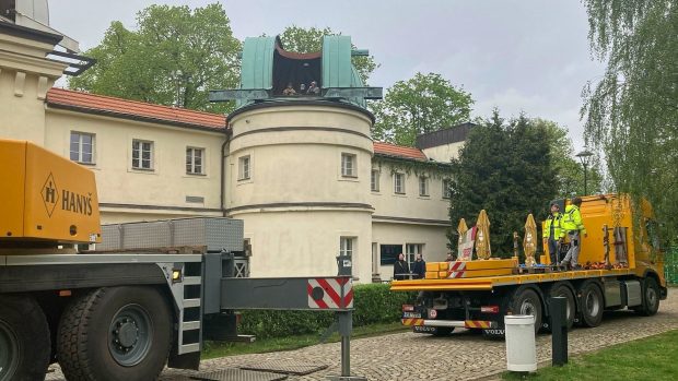 Štefánikova hvězdárna v Praze na Petříně má opět svůj hlavní dalekohled