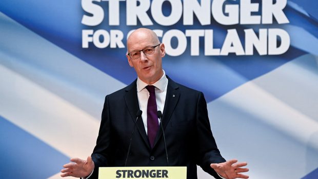 Politický veterán Swinney se v pondělí stal novým předsedou Skotské národní strany