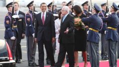 Amerického prezidenta Obamu přivítal na Ruzyni Václav Klaus