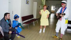 V kladenské nemocnici léčí děti doktor Klaun