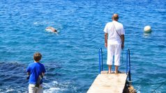 Řecko-turecký plavecký závod v městečku Kaš v jihozápadním Turecku
