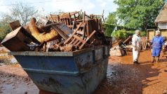 Odstraňování ekologické katastrofy v obci Kolontár v Maďarsku