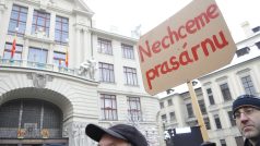 Demonstrace proti koalici ODS a ČSSD na pražské radnici