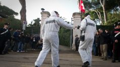 Forenzní policie přichází na švýcarskou ambasádu