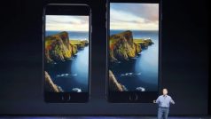 Apple představil novou generaci chytrých telefonů iPhone a hodinky iWatch