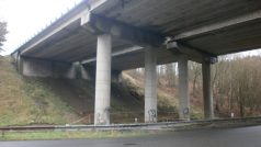 Hvězdonický most na 29. km D1 je ve špatném stavu