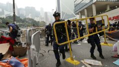 Hongkongská policie vyklízí tábor prodemokratických demonstrantů
