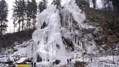 Horolezec Radek Jaroš vyzkoušel umělou ledovou stěnu ve Víru na Žďársku