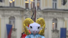 Staroměstské náměstí v Praze je vyzdobené v duchu oslav čínského nového roku. Památkářům se to ale nelíbí