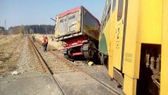 Nehoda kamionu a vlaku u Obrataně