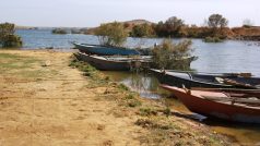 Okolí nové núbijské vesnice Abú Simbel