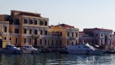 Catania. Přístav s čluny pobřežní stráže