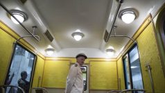 Pracovníci metra si k výročí oblékli dobové uniformy