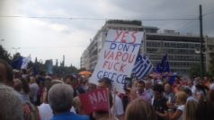 Demonstrace na centrálním aténském náměstí Syntagma pro přijetí podmínek věřitelů Řecka