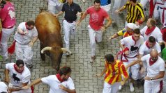 Běh s býky v rámci tradičních oslav svátku svatého Fermína v Pamploně
