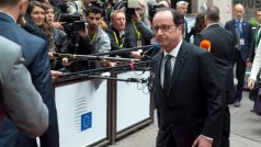 Francouzský prezident François Hollande přijíždí na jednání lídrů zemí eurozóny, které se koná v Bruselu