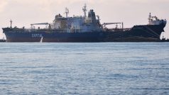 Podle Romária Monteira znečišťují moře i lodě, které údajně vypouštějí vodu, kterou vyplachují nádrže na ropné produkty