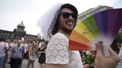 Průvod hrdosti gayů, leseb, bisexuálů a transsexuálů Prague Pride na Václavském náměstí v Praze