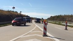 Německá policie na dálnici A17 kontroluje auta mířící do země z České republiky