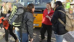 Čeští dobrovolníci, které zaštiťuje iniciativa Pomáháme lidem na útěku, odjeli z Prahy na první misi na řecký ostrov Lesbos